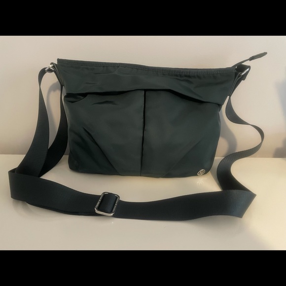 lululemon athletica Handbags - Lululemon crossbody